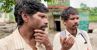 বন্যায় ভেসে গেছে ছেলে, ধার করা ১৩ ডলার নিয়ে পাহাড়ে পাহাড়ে খুঁজছেন বাবা